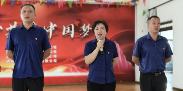 泸州众大集团组织集体观看抗战胜利80周年阅兵式弘扬爱国精神